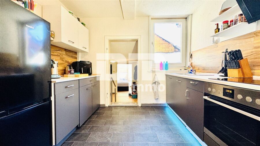 Vollvermietetes Wohn- und Gewerbeensemble: 3 Wohnungen + 2 Gewerbeeinheiten - WE2 OG Küche